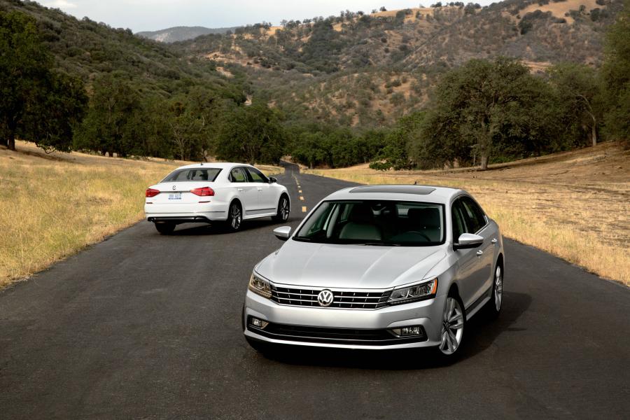  Volkswagen Passat TSI 2016 года  (фото 32 из 33)